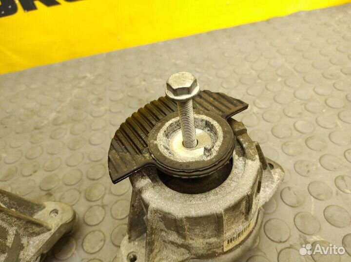 Подушки двигателя Mercedes-Benz W212 M276.952 3.0