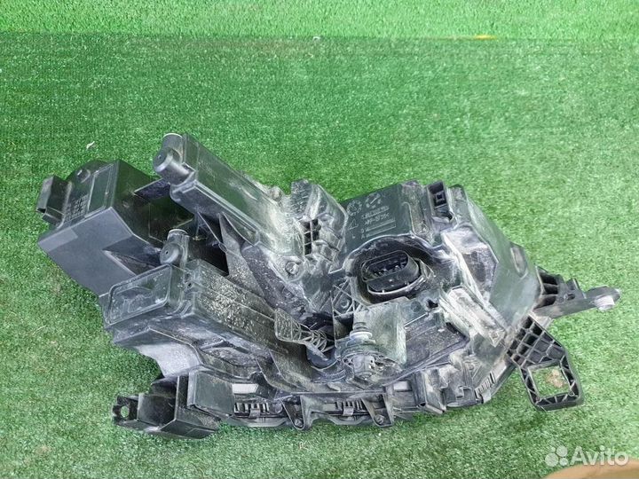 Фара левая Volkswagen Polo