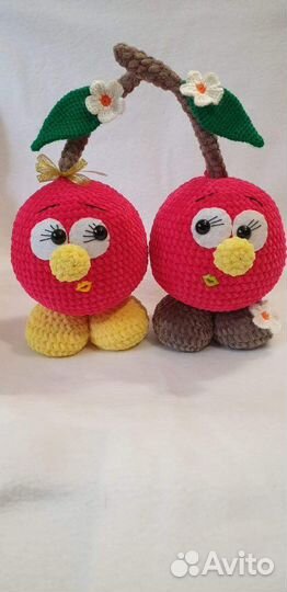 Вязаная игрушка Вишенки