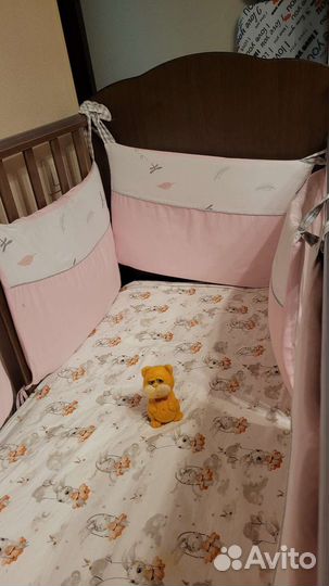 Детская кроватка с маятником и ящиком