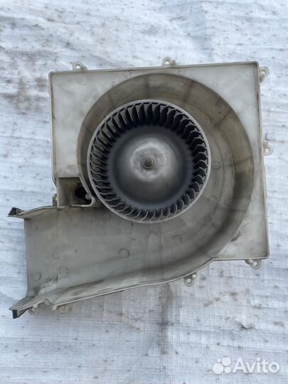 Моторчик печки на Nissan Avenir w11