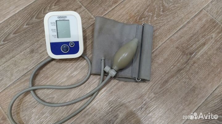 Цифровой полуавтоматический тонометр