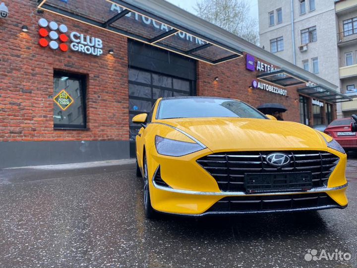 Водитель на Hyundai Sonata (с оформлением)