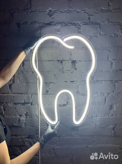 Неоновая вывеска / Световые буквы
