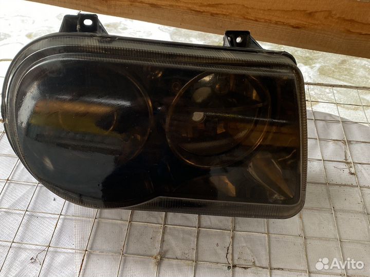 Фары на Крайслер 300 с