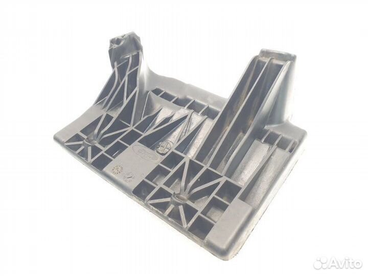 Крепление аккумулятора Ford Mondeo 4 1.6 TI kgba