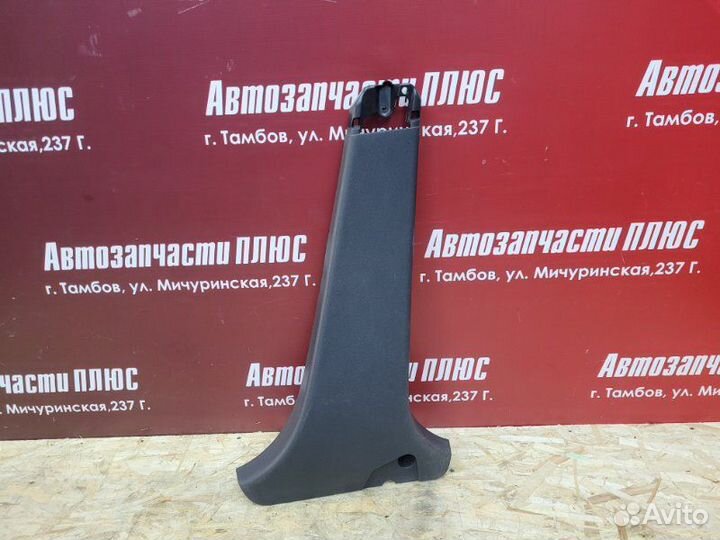 Обшивка средней стойки правая Renault Logan