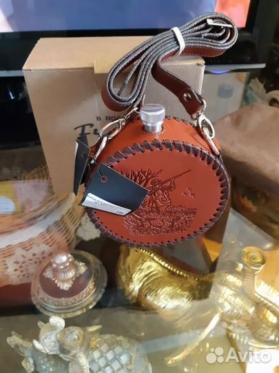 Фляжка в кожаной отделке