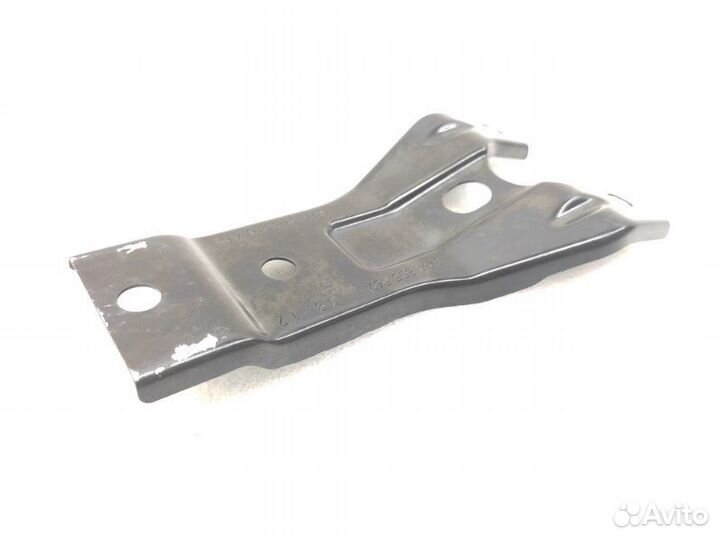 Кронштейн замка капота Volkswagen Passat B7 1.4