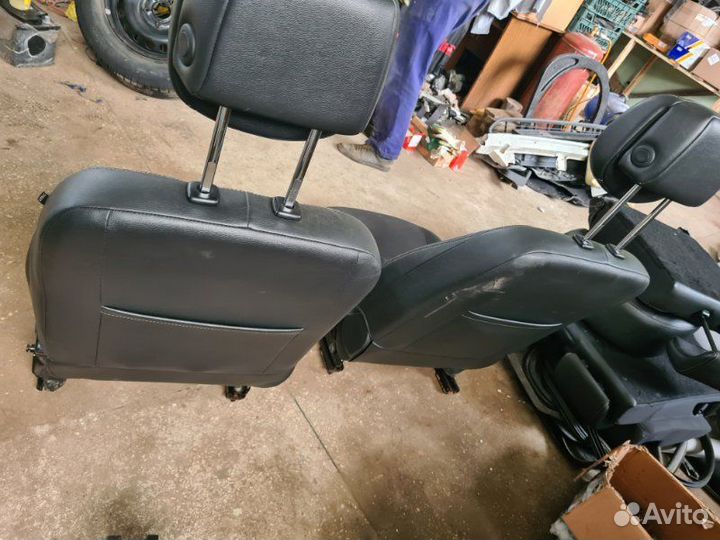 Сиденья комплект Renault Fluence седан M4R 2011