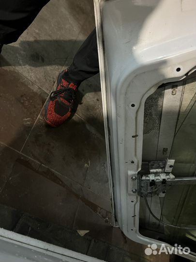 Дверь передняя левая