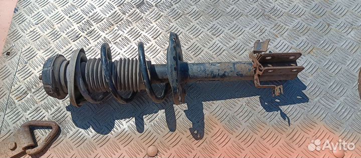 Renault Logan 2 передний правый стойка