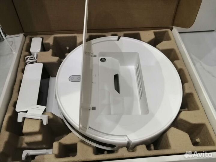 Робот-пылесос Xiaomi Mi Robot Vacuum-Mop Essential