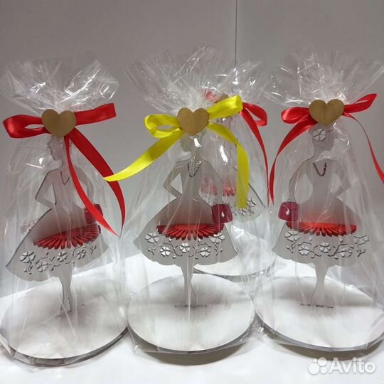 Салфетницы девушка