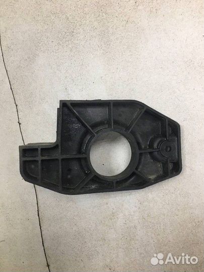 Кронштейн радиатора правый Hyundai Santa Fe