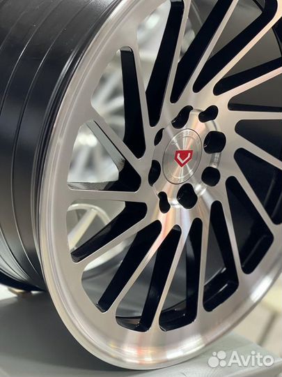 Литые диски R17 Vossen