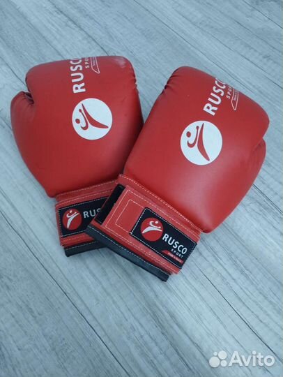 Боксерские перчатки 10 oz