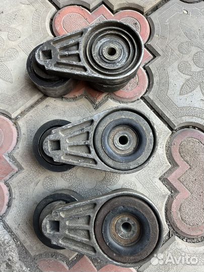 Натяжитель ремня генератора Detroit Diesel