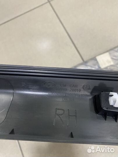 Hyundai-KIA 877602B010CA Молдинг двери передней пр