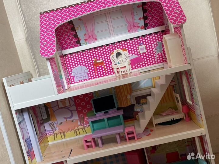Домик кукольный с мебелью