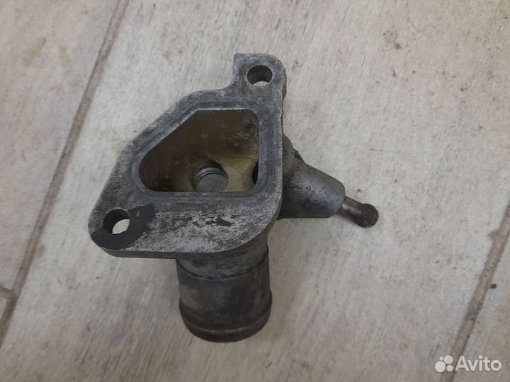 Патрубок термостата 4M41 Паджеро 3