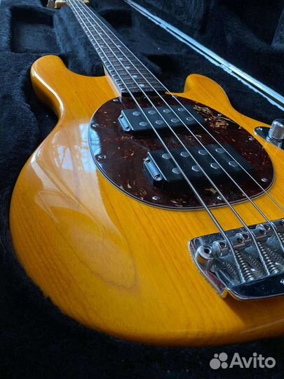 Бас гитара Musicman Stingray 4HH