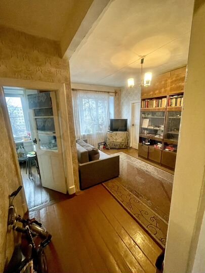 2-к. квартира, 42 м², 3/3 эт.