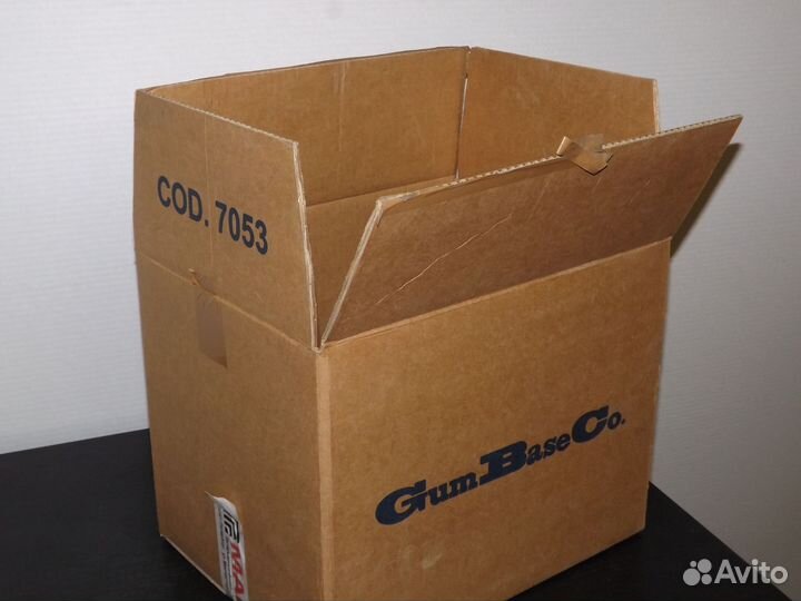 Коробка с бу вещами на доставку