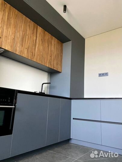 Кухня угловая до потолка