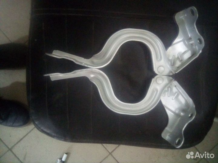 Hyundai Elantra петля левая правая капота 2019г