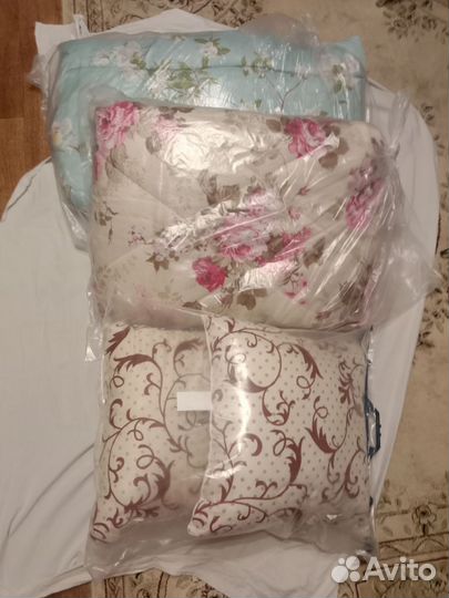 Подушки и одеяла по 2 штуки