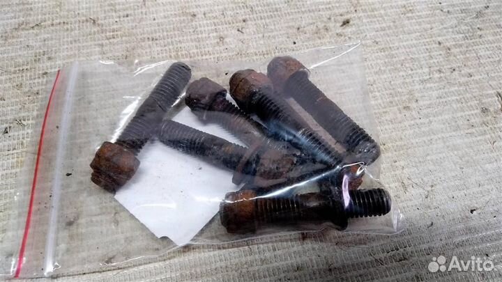 Шпилька крепления коллектора Audi 100 C4 91-94г