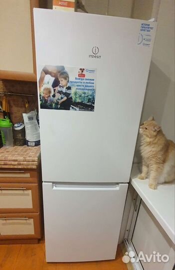 Продаю холодильник бу indesit на запчасти