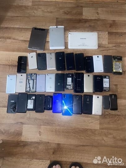 Отдам 30 телефонов и 3 планшета