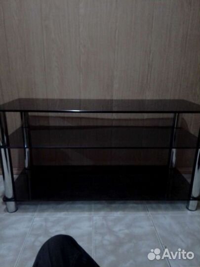 Стеклянная тумба для телевизора