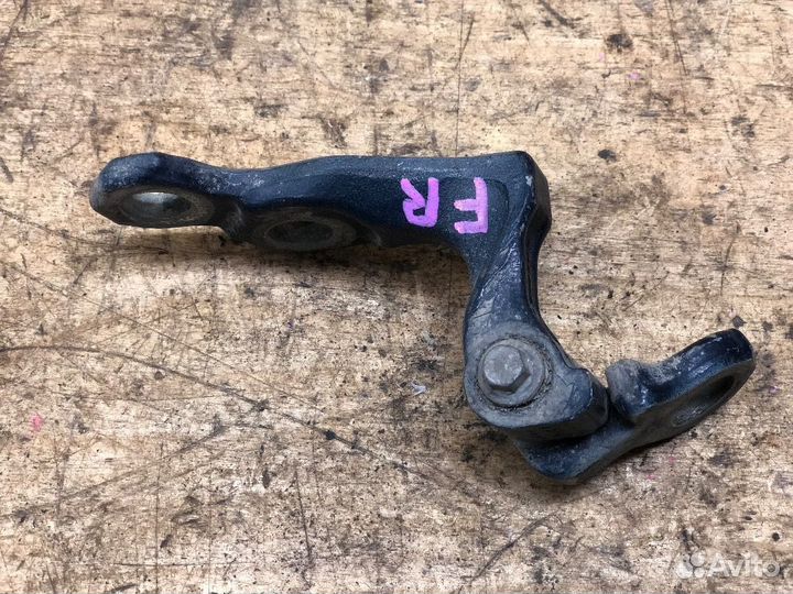 Петля двери передней правой верх. Ford Focus II