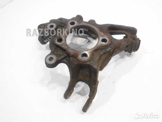 Кулак задний правый Мазда