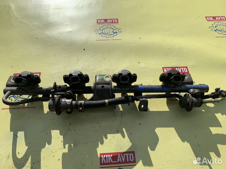 Топливная рампа с форсунками Nissan Primera p11