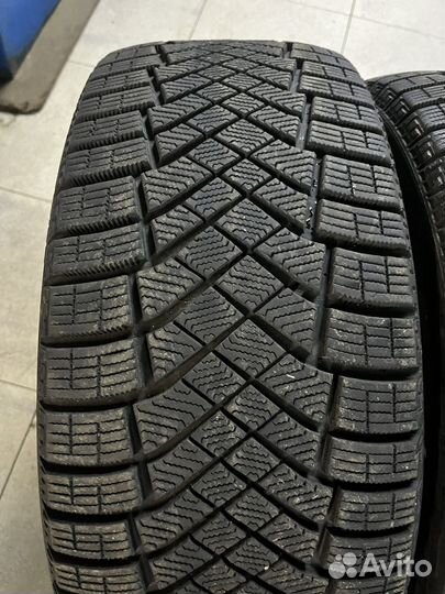 Pirelli Ice Zero FR 245/45 R19
