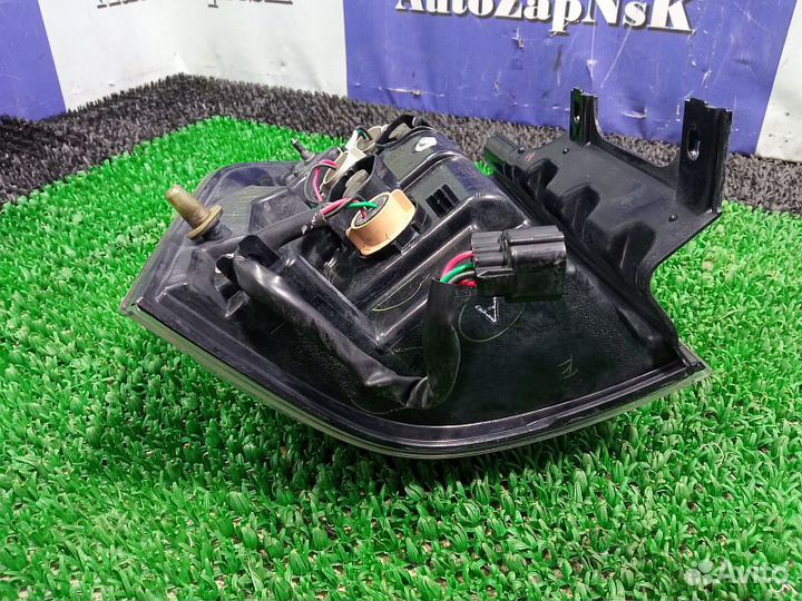 Стоп-сигнал задний правый Mitsubishi pajero IV