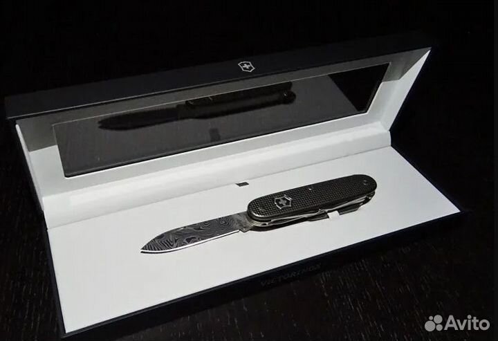 Нож Victorinox Pioneer X Alox Damast LE 2016
