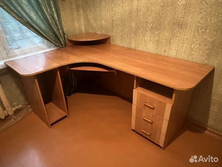 Компьютерный стол