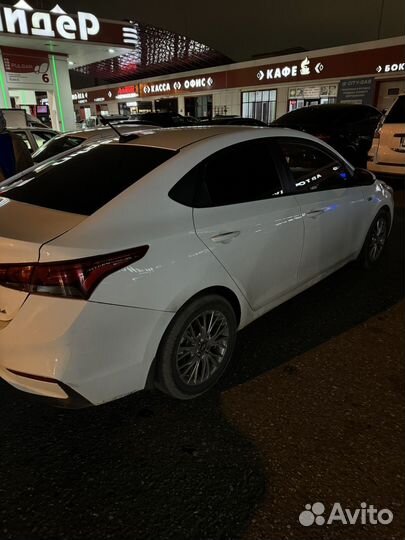 Hyundai Solaris 1.6 AT, 2018, битый, 180 000 км