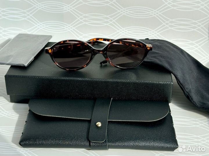 Очки в стиле miu miu regard