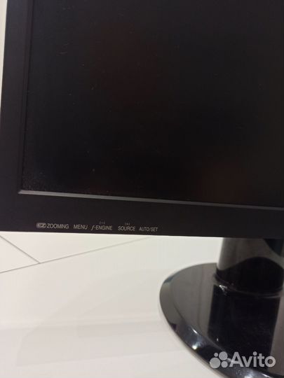 Монитор LG 22