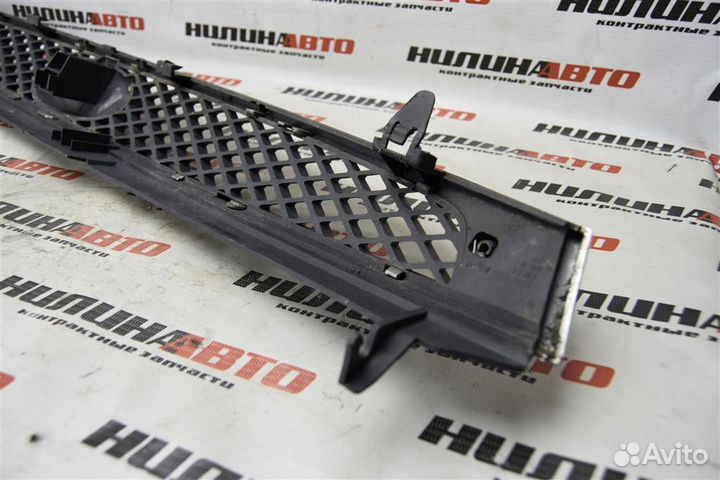 Решетка радиатора Форд Фиеста 5