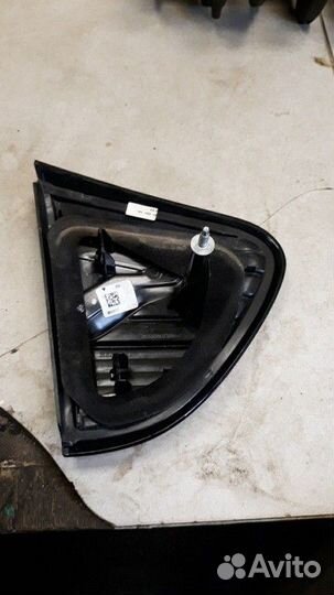 Фонарь внутренний правый Renault Captur