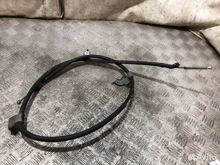 Трос ручного тормоза правый Nissan X-Trail T31