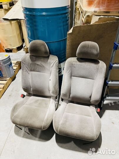 Передние сиденья Honda Civic VI ek3