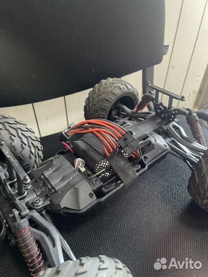 Радиоуправляемая машина 1:16